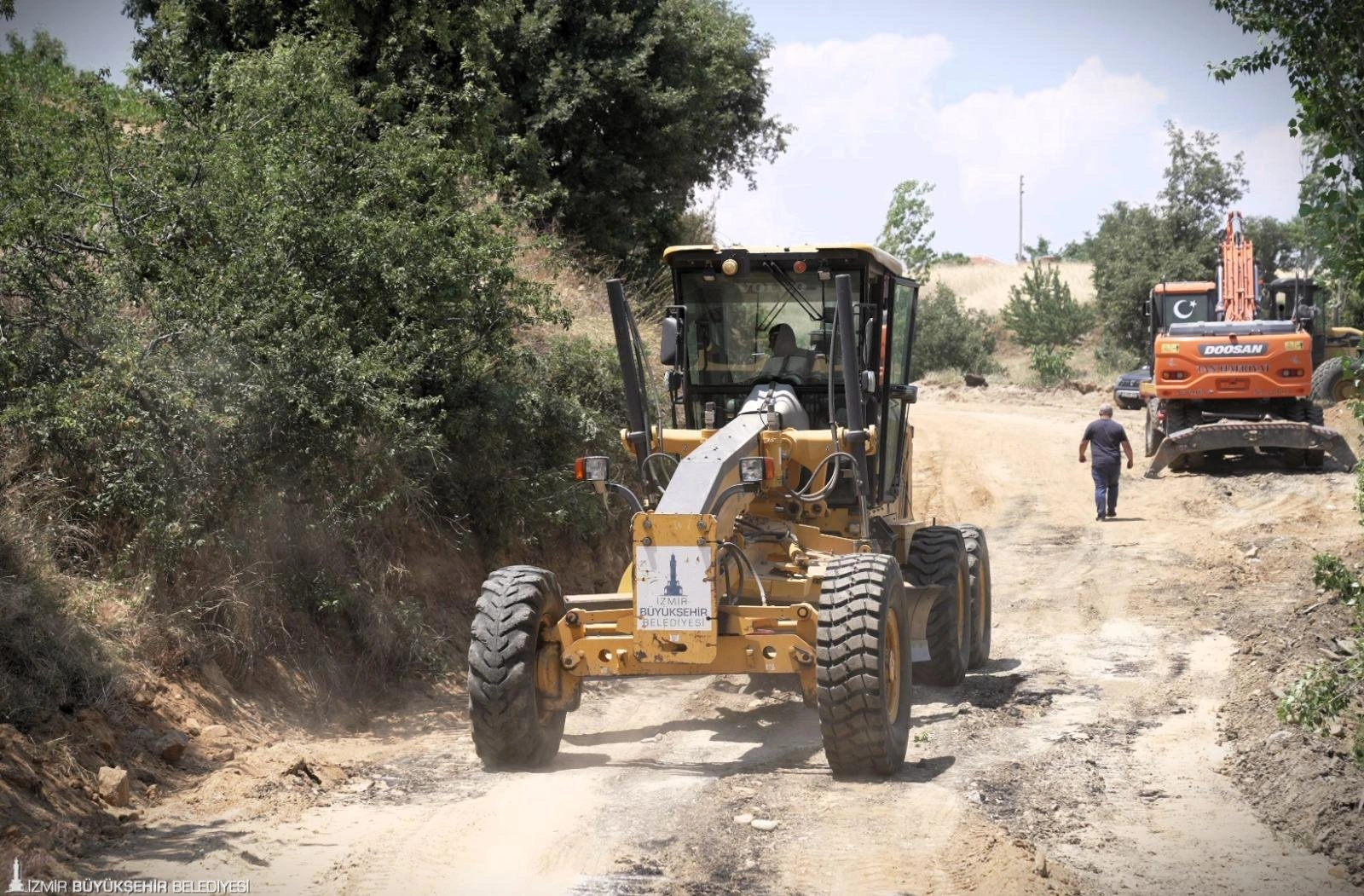Büyükşehir’den Küçük Menderes’te asfalt hamlesi: Yol çilesi tarih oluyor 1 Büyükşehir’den Küçük Menderes’te asfalt hamlesi: Yol çilesi tarih oluyor