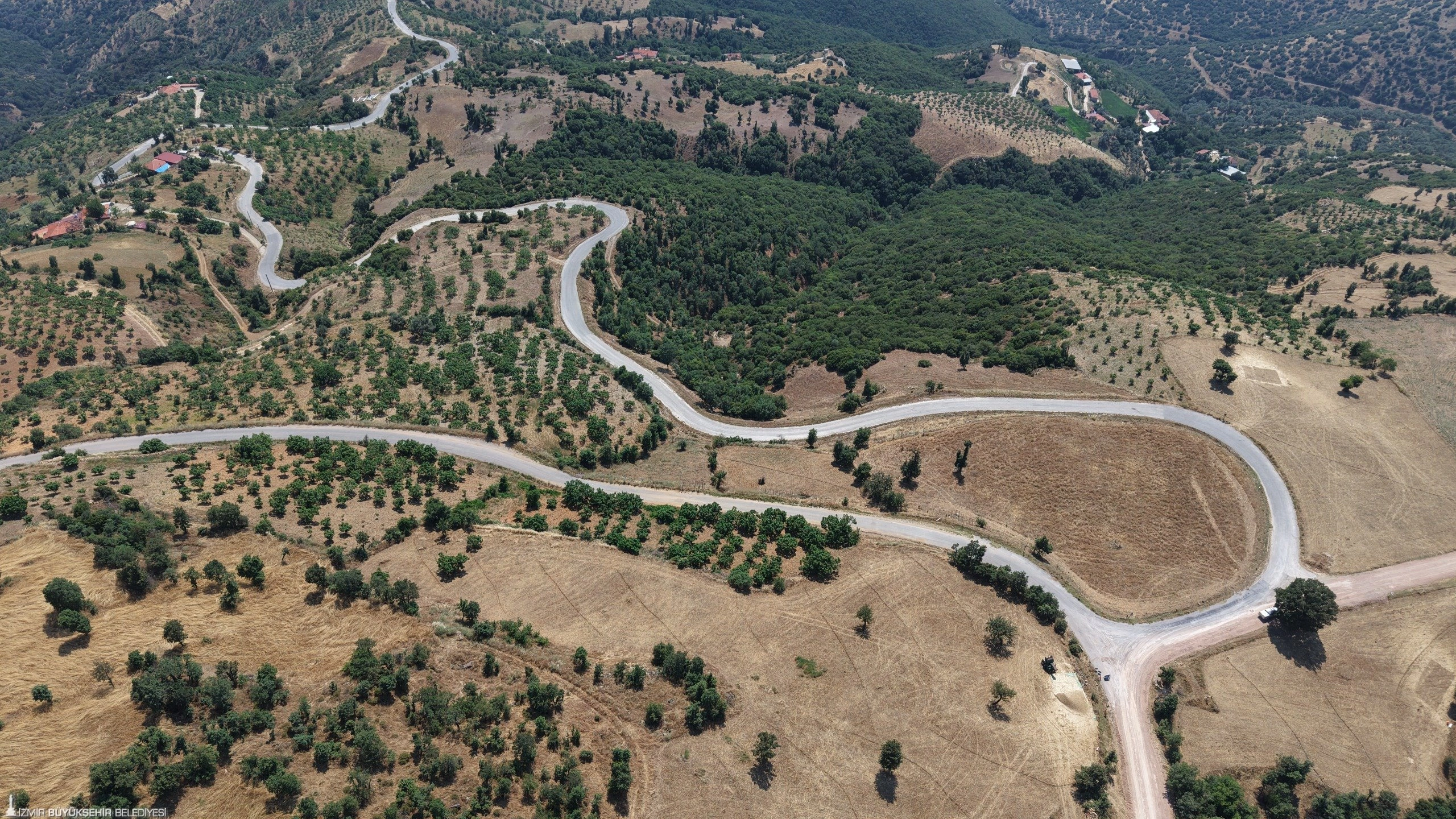Büyükşehir’den Küçük Menderes’te asfalt hamlesi: Yol çilesi tarih oluyor 3 Büyükşehir’den Küçük Menderes’te asfalt hamlesi: Yol çilesi tarih oluyor