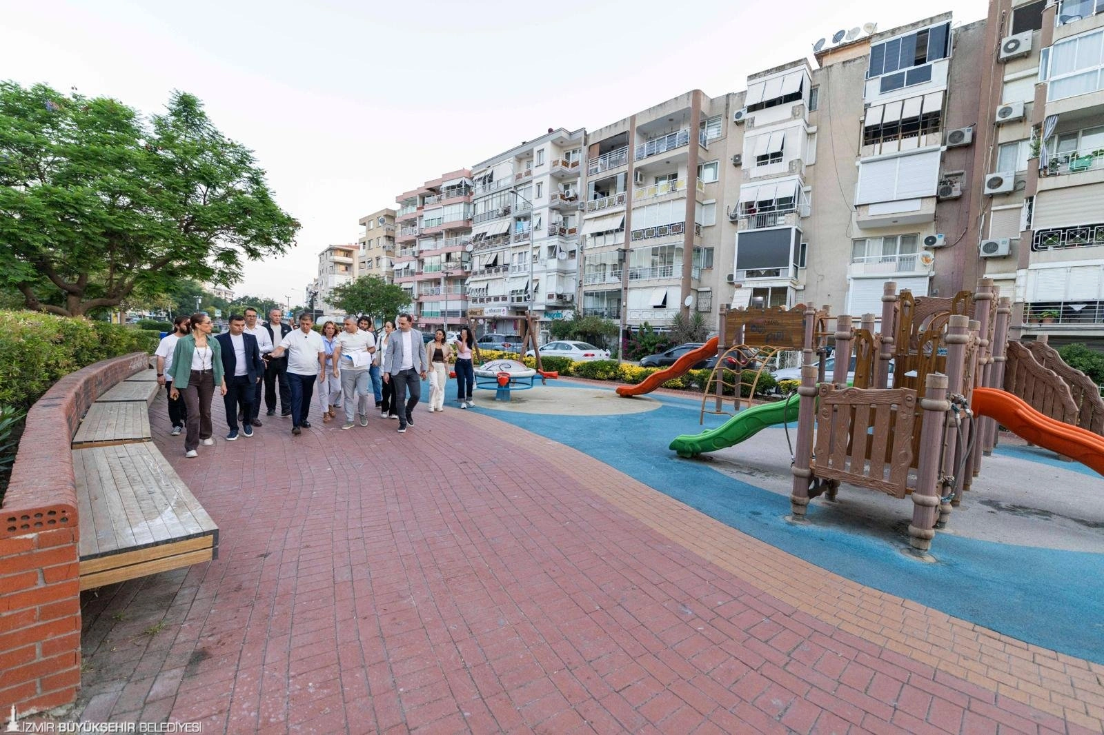Karşıyaka’nın kalbine kesintisiz bisiklet yolu: Başkan Tugay çalışmaları sahada inceledi 6 Karşıyaka’nın kalbine kesintisiz bisiklet yolu: Başkan Tugay çalışmaları sahada inceledi