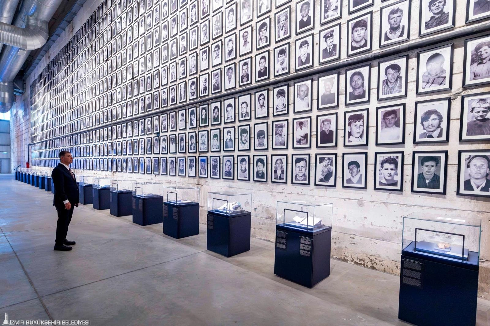 Başkan Tugay Srebrenica Katliamı anmasında: Şehitlikte beyaz zambak bıraktı