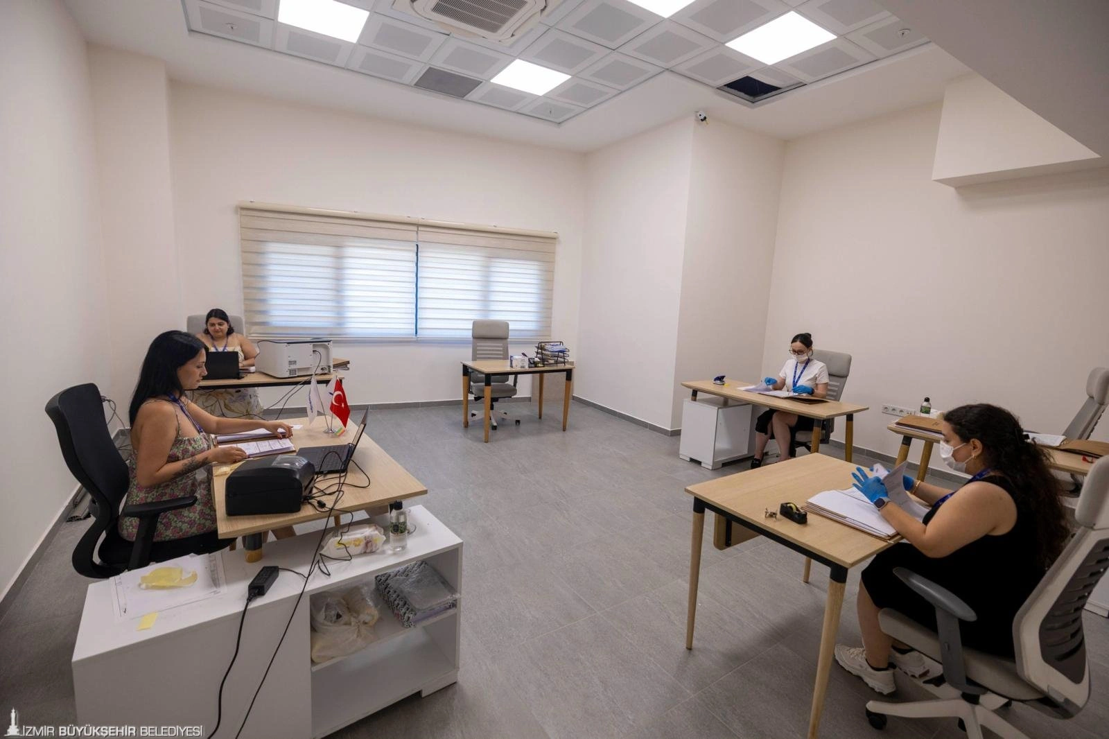 Raflar boşalıyor, belgeler ekrana taşınıyor: İzmir'de dijital devrim dönemi 5 Raflar boşalıyor, belgeler ekrana taşınıyor: İzmir'de dijital devrim dönemi