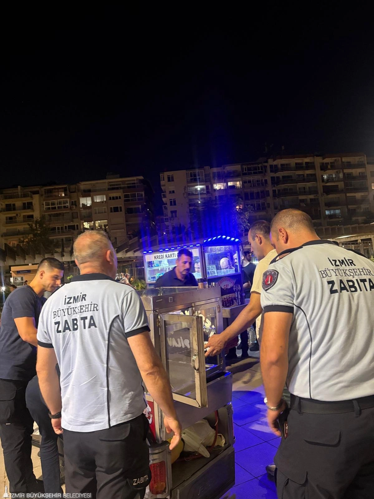 Karantina Parkı’nda izinsiz seyyar satışa ortak denetim