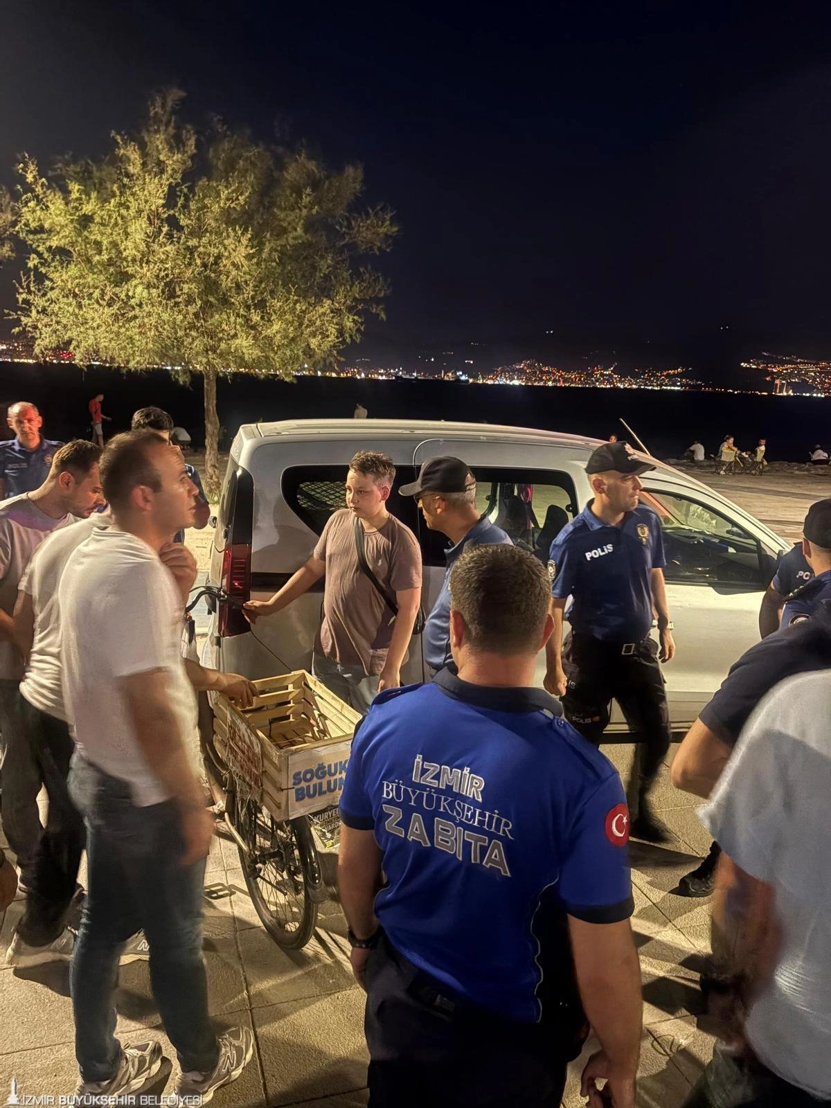 Karantina Parkı’nda izinsiz seyyar satışa ortak denetim