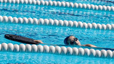 İzmir Büyükşehir Belediyesi, yaz sıcaklarında kentin çocuklarını sporla ve serin