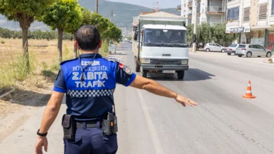 İzmir Büyükşehir Belediyesi Zabıta Dairesi Başkanlığı ve emniyet birimleri, yaz