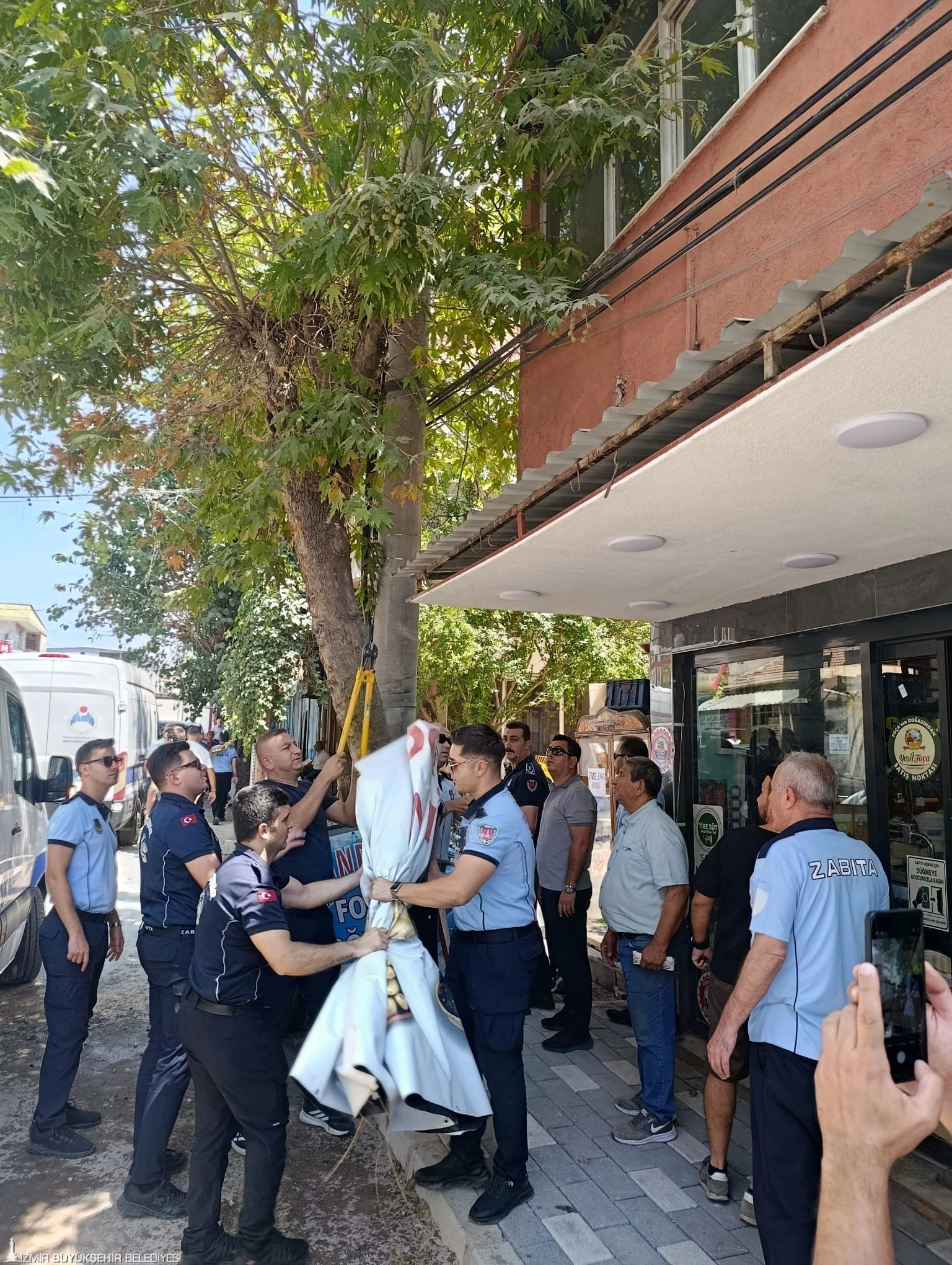 Bayraklı’da kamusal alan işgallerine ortak denetim
