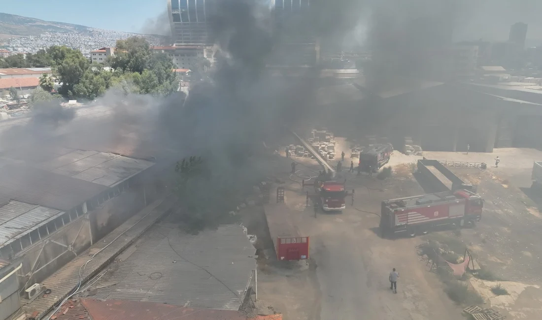İzmir Bayraklı Adalet Mahallesi'nde otomotiv dükkanında çıkan yangın, itfaiyenin hızlı