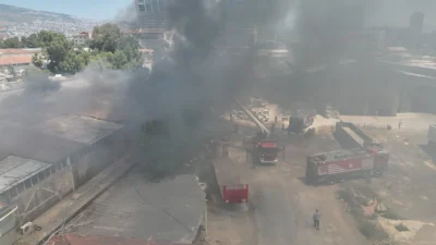 İzmir Bayraklı Adalet Mahallesi'nde otomotiv dükkanında çıkan yangın, itfaiyenin hızlı