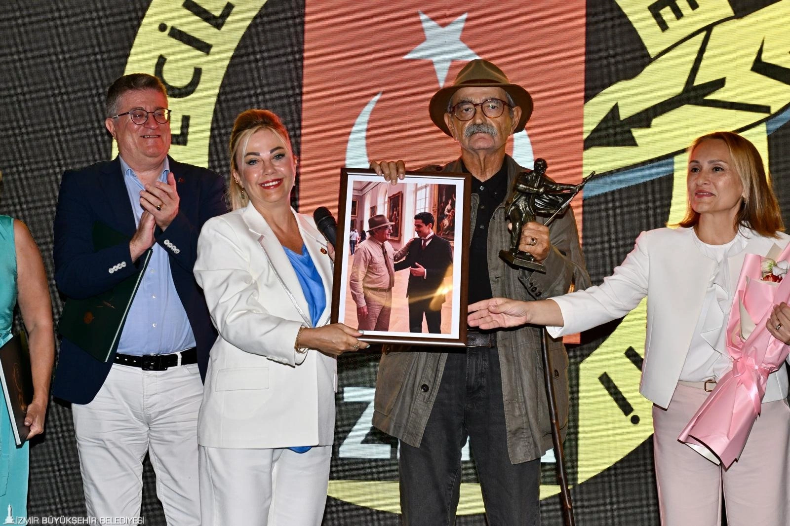 İzmir Gazeteciler Cemiyeti 80.'inci yaşını dayanışma ve ödüllerle kutladı