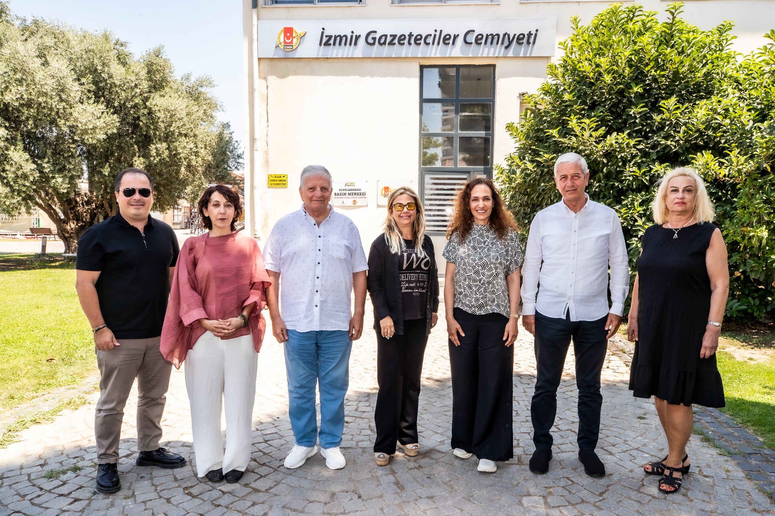 Karşıyaka Belediye Başkanı Yıldız Ünsal, İzmir Gazeteciler Cemiyeti'ni (İGC) ziyaret