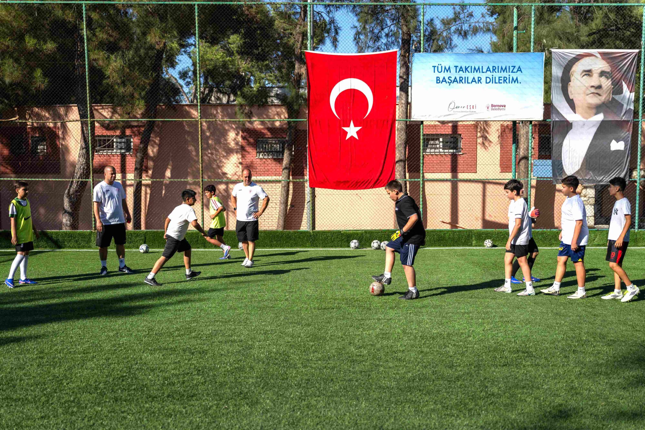 Bornova’da spor dolu yaz: Havuzlar ve salonlar doldu taştı