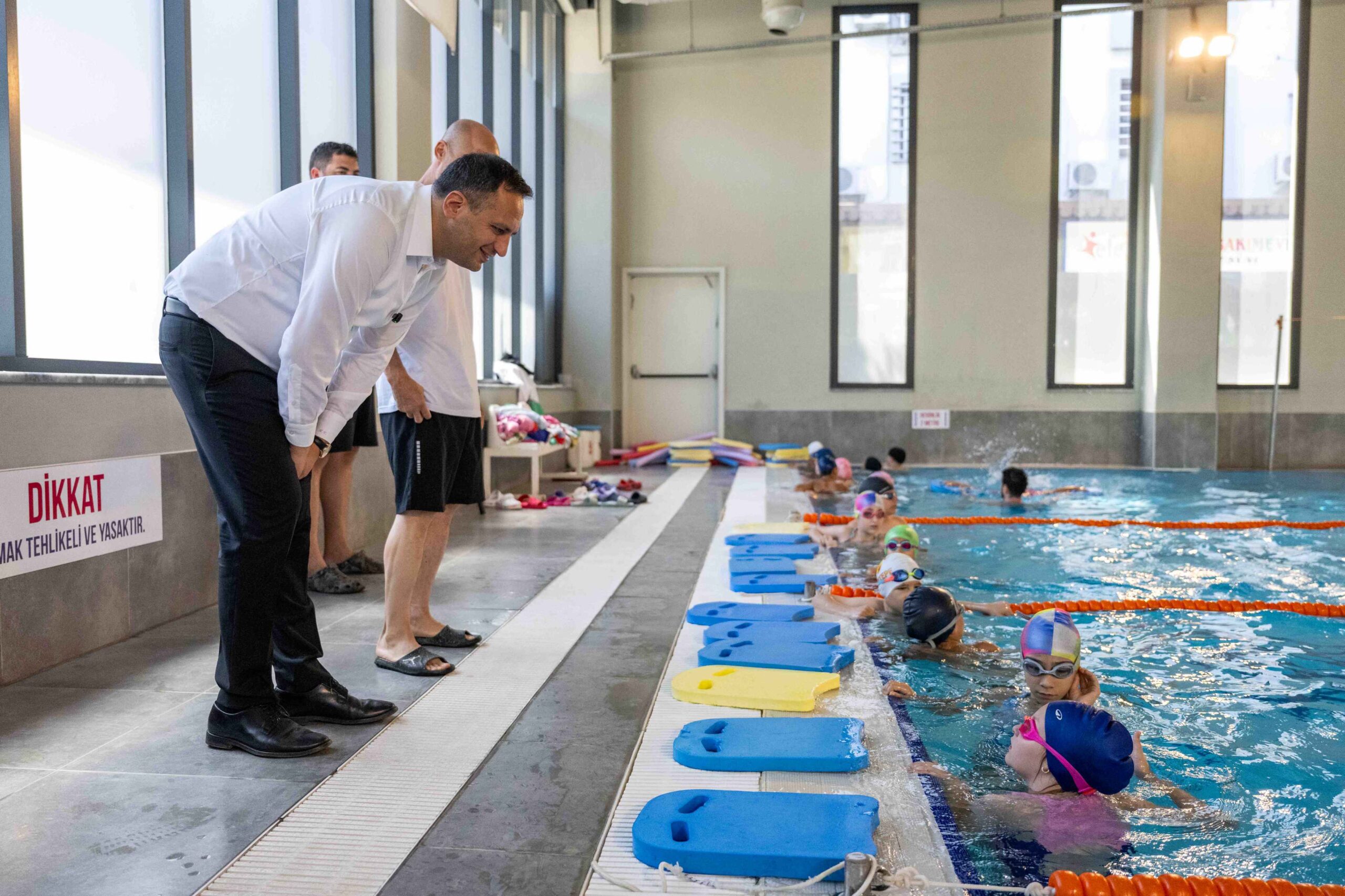 Bornova’da spor dolu yaz: Havuzlar ve salonlar doldu taştı
