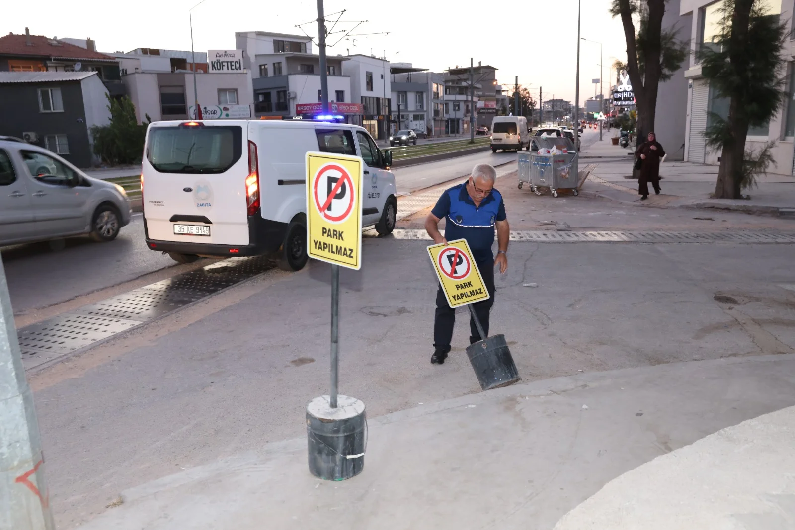 Çiğli'de Atasanayi ve semt pazarlarında kapsamlı zabıta denetimi 1 Çiğli'de Atasanayi ve semt pazarlarında kapsamlı zabıta denetimi
