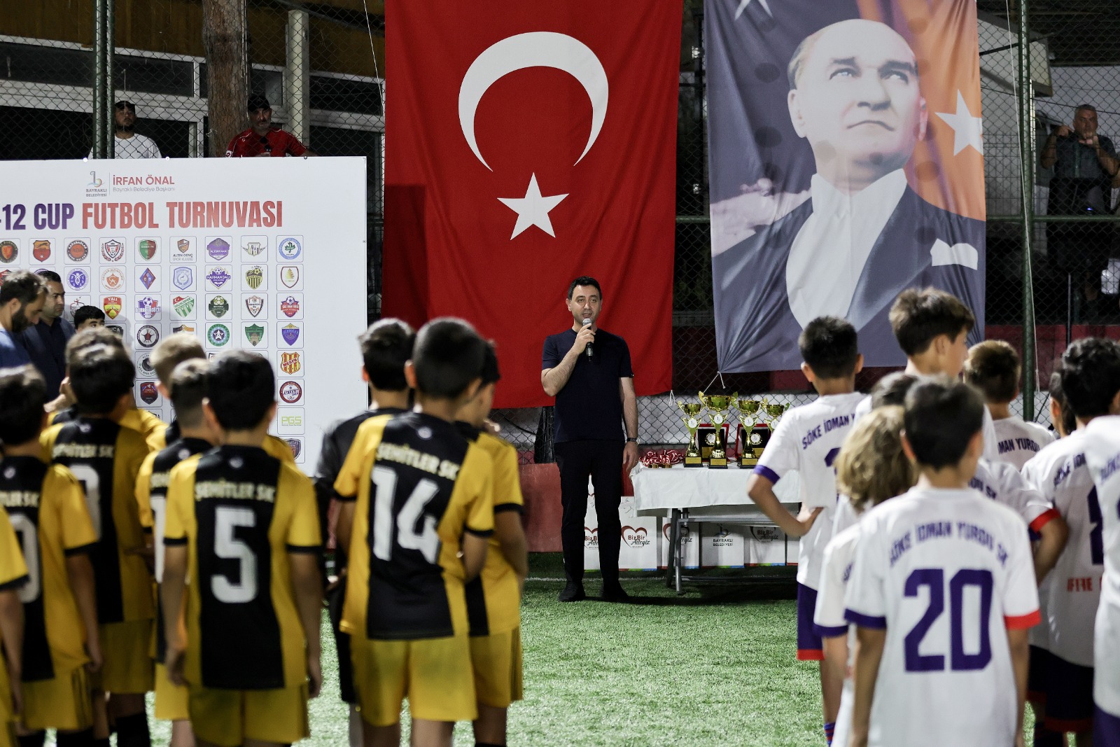Bayraklı'da spor şöleni final yaptı: U-12 Cup'ta minikler yarıştı