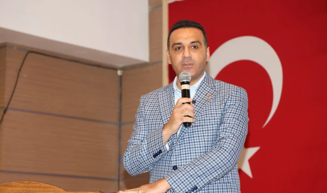 İzmir'de Çiğli Belediye Başkanı Onur Emrah Yıldız’ın park halindeki makam