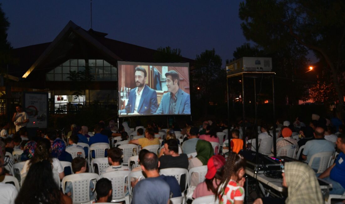Bornova Belediyesi, Temmuz ayı boyunca düzenleyeceği Açık Hava Sineması Yaz