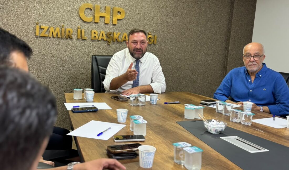 Cumhuriyet Halk Partisi (CHP) İzmir İl Yönetim Kurulu, partiden istifa