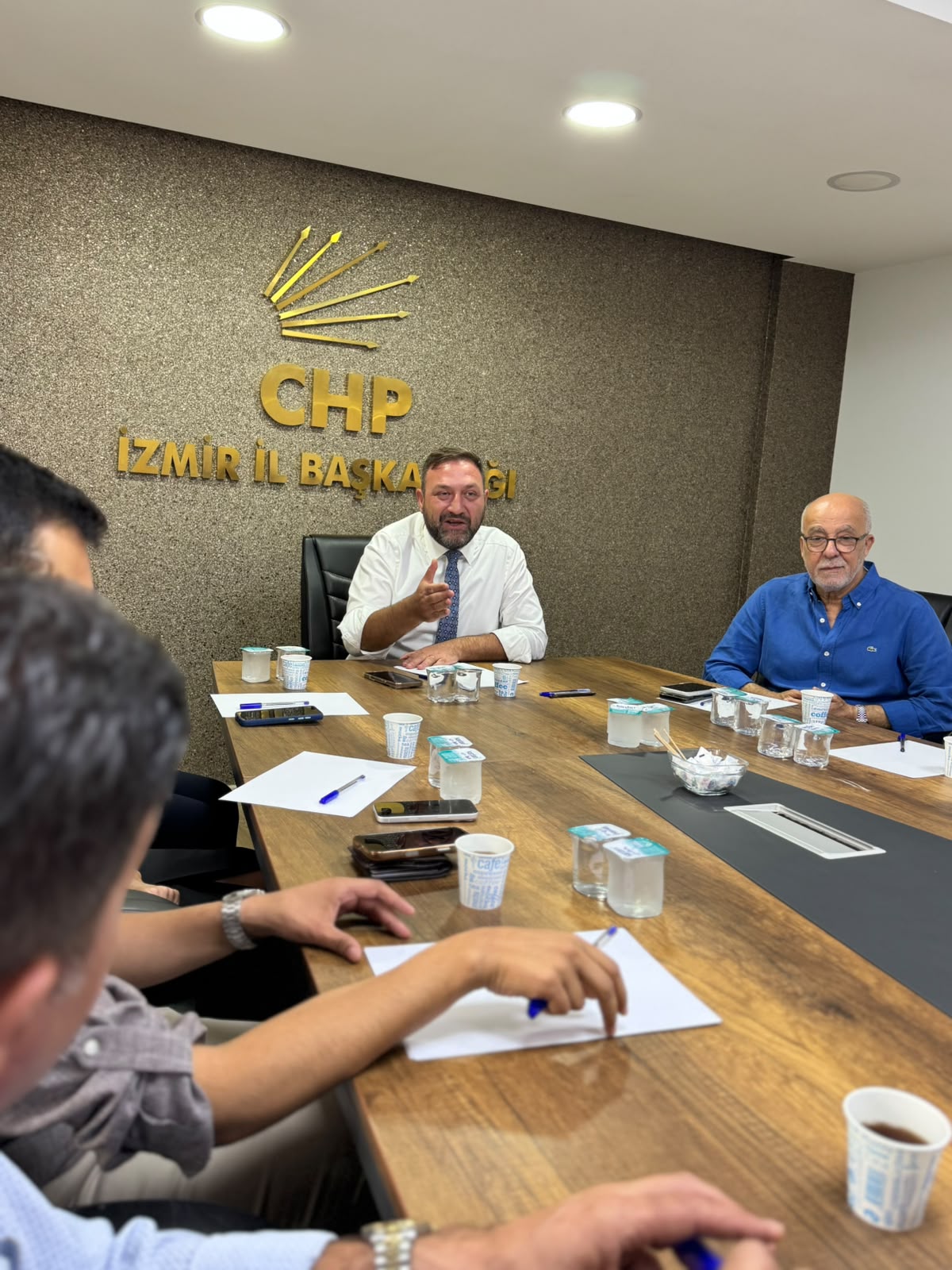 Cumhuriyet Halk Partisi (CHP) İzmir İl Yönetim Kurulu, partiden istifa