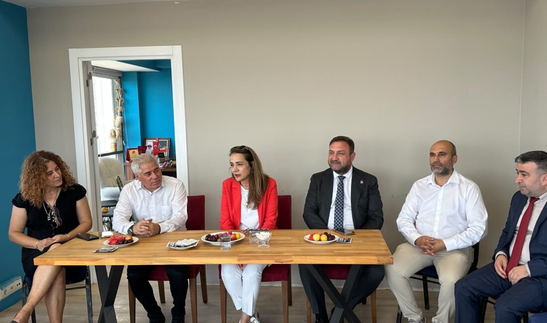 CHP Genel Başkan Yardımcısı Gamze Akkuş İlgezdi ve CHP İzmir