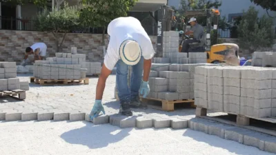 Menderes Belediyesi, Gazipaşa Mahallesi 19 Mayıs Caddesi'ni baştan aşağı yeniliyor.