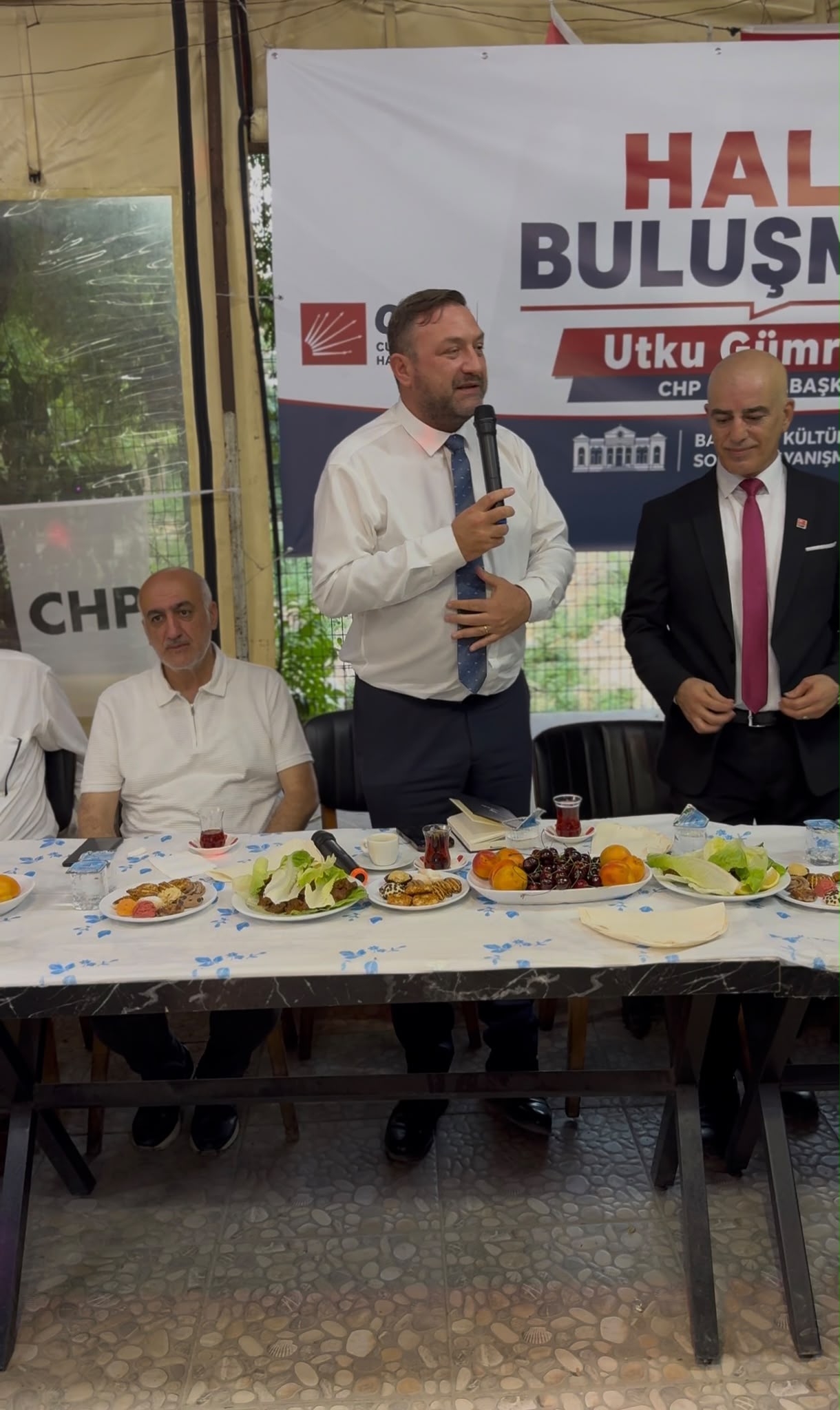 Gümrükçü sahaya indi: Basmane'de halk buluşması 3 Gümrükçü sahaya indi: Basmane'de halk buluşması
