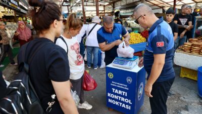 Buca Belediyesi, semt pazarlarında kilo ve gramaj belirsizliğini tamamen ortadan