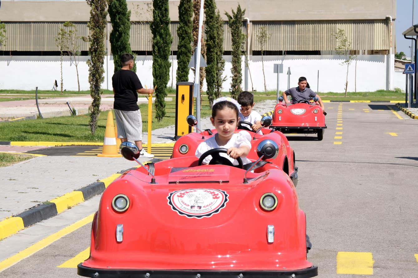 Menemen'de çocuklara her gün trafik kuralları eğitimi