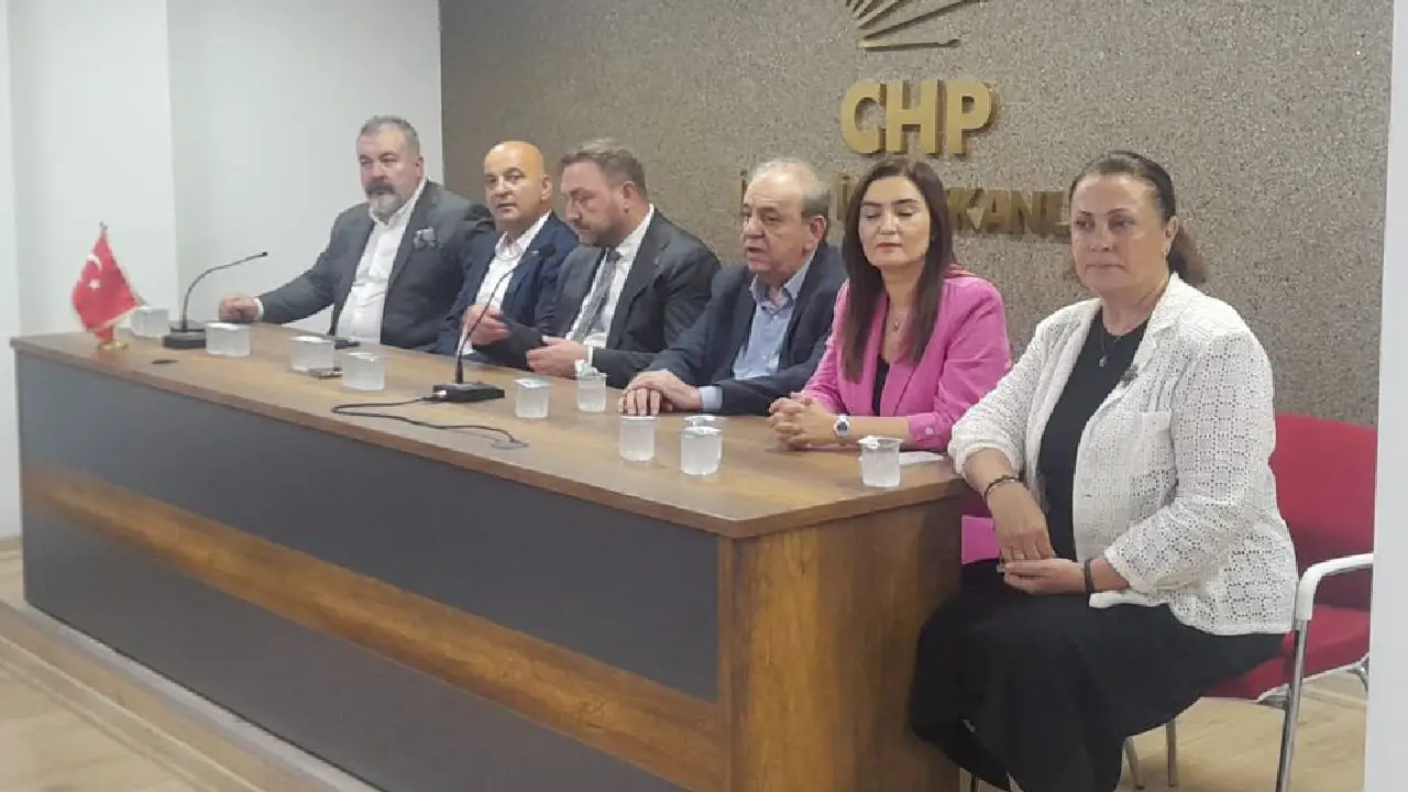 CHP İzmir’de sert hesaplaşma… Rıfat Nalbantoğlu’ndan Çağatay Güç’e şok sözler: “Gençleşmek başka, çocuklaşmak başka, CHP bu numaraları yemez!"