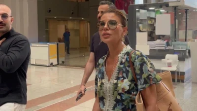 Ahbap soruşturması nedeniyle savcılığa çağrılan sanatçı Gülben Ergen, adliye girişinde