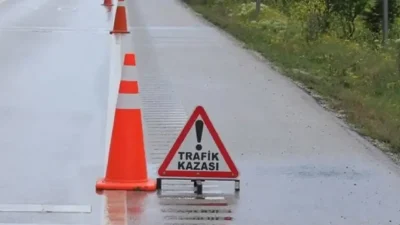 İzmir’in Aliağa ilçesinde otomobille çarpışan motosikletin sürücüsü, kaldırıldığı hastanede yapılan