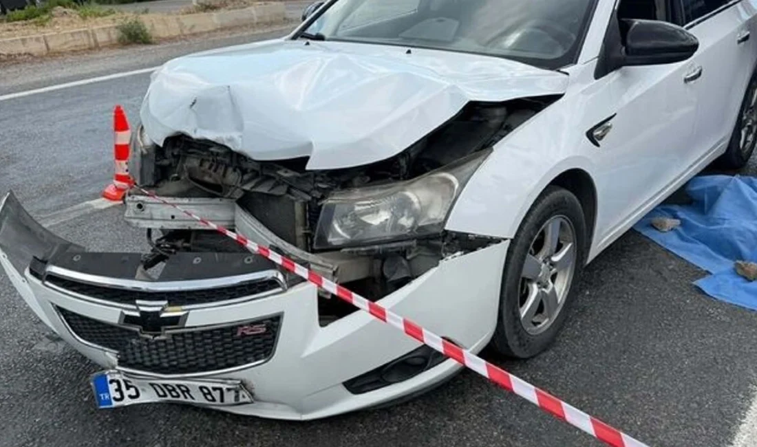 İzmir’in Menderes ilçesinde aynı yönde seyreden iki otomobilin çarpışması sonucu