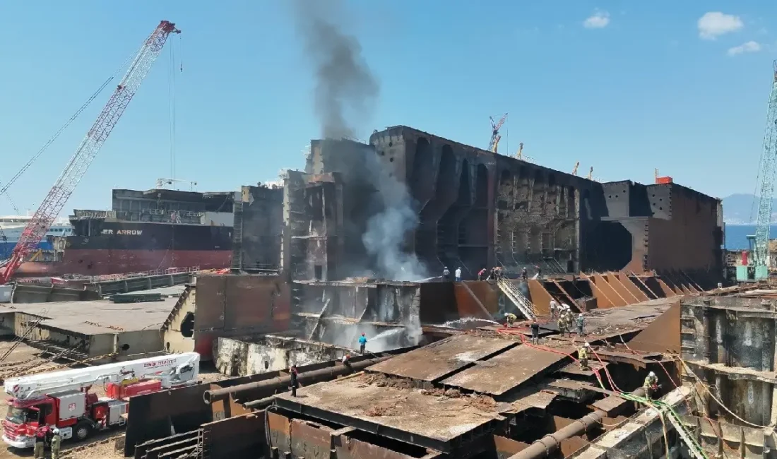 Aliağa Gemi Söküm Tesisleri'ndeki bir yakıt tankerinde yangın çıktı. İzmir