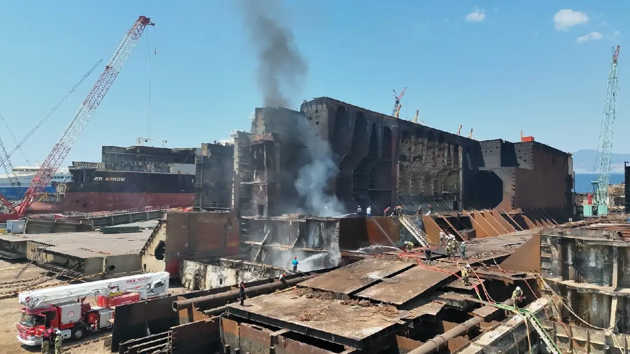 Aliağa'da yakıt tankeri yangını: İzmir İtfaiyesi’nden hızlı müdahale