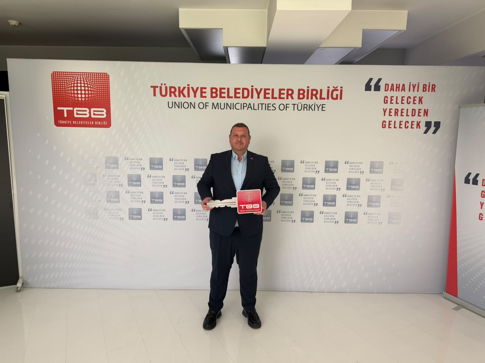 Menderes Belediyesi’ne bir araç daha: 'Kentimize hayırlı olsun' 4 Menderes Belediyesi’ne bir araç daha: 'Kentimize hayırlı olsun'