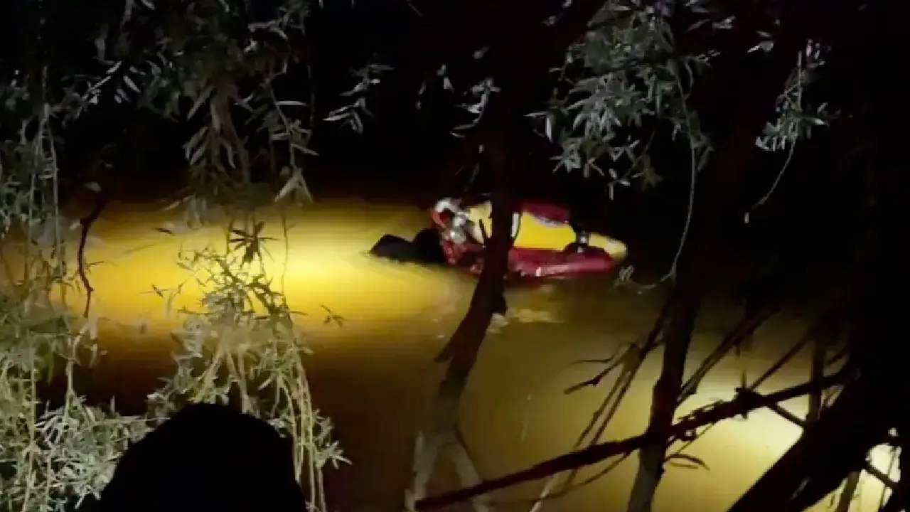 Menderes Nehri'nde can pazarı: Serinlerken akıntıya kapılan 2 çocuk kayboldu! 1 Menderes Nehri'nde can pazarı: Serinlerken akıntıya kapılan 2 çocuk kayboldu!