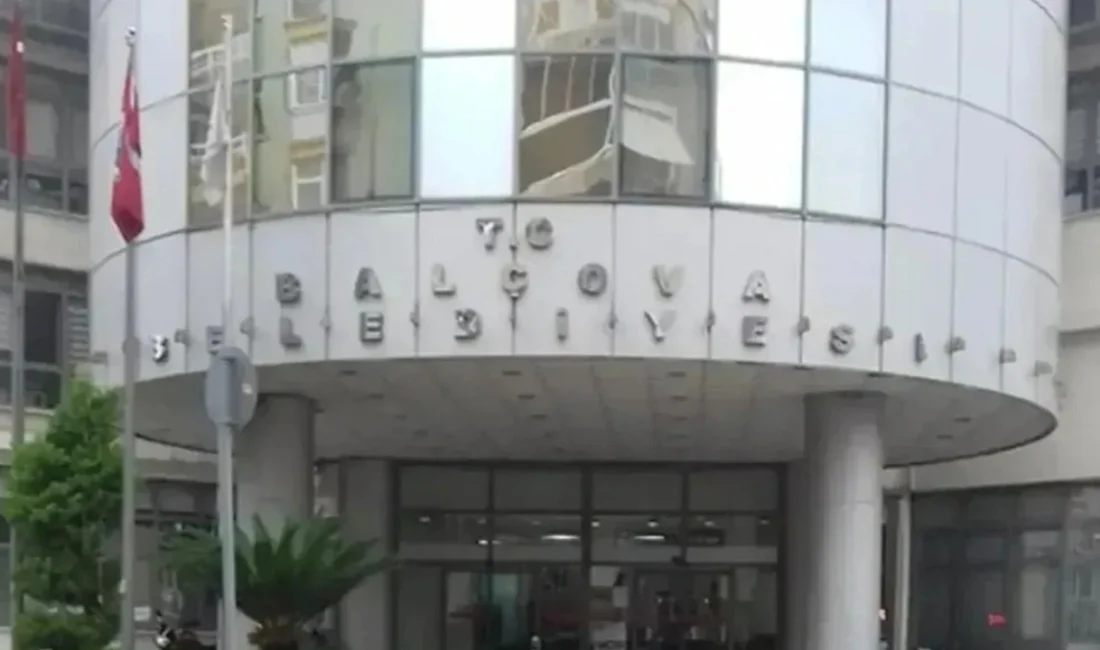 İçişleri Bakanlığı tarafından görevden uzaklaştırılan Balçova Belediye Başkanı Onur Yiğit’in