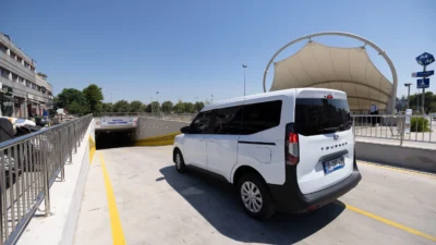 İzmir Büyükşehir Belediyesi, Balçova'nın kronikleşen park sorununa neşteri vurdu! Metro