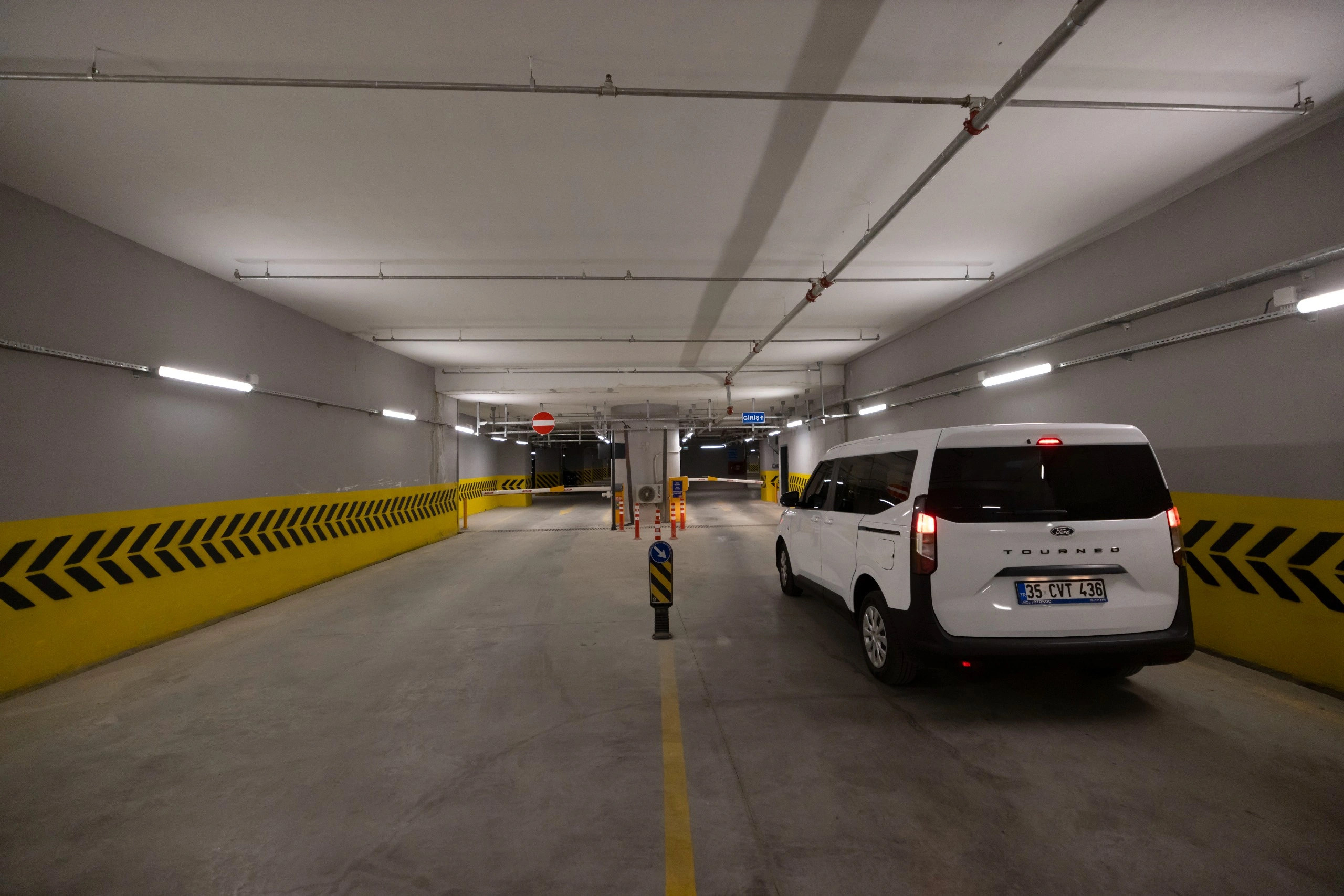 “Aracını bırak, metroya atla!" Balçova'da trafik çilesini bitiren otopark hamlesi hizmette!
