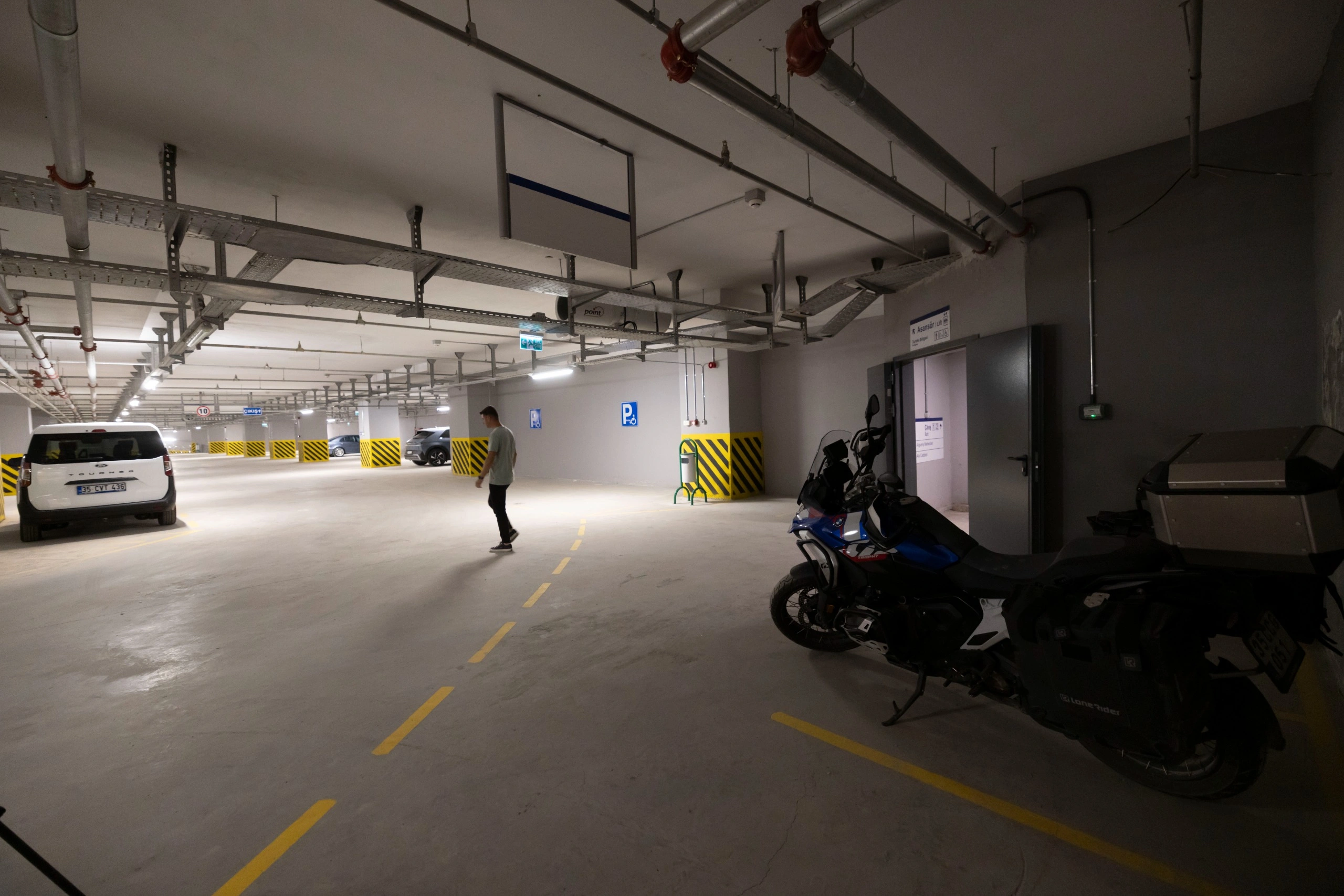 “Aracını bırak, metroya atla!" Balçova'da trafik çilesini bitiren otopark hamlesi hizmette!