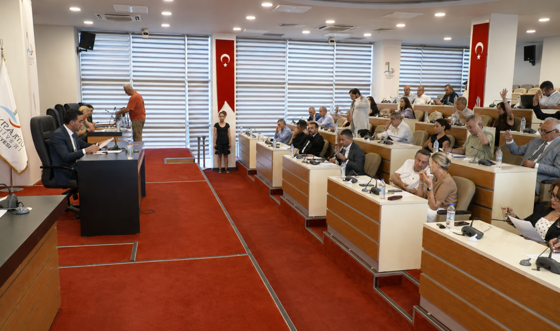 Bayraklı Belediye Meclisi’nin Temmuz ayı olağan oturumu Belediye Başkanı İrfan