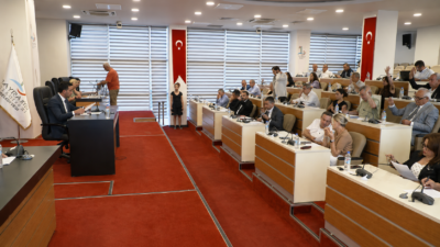 Bayraklı Belediye Meclisi’nin Temmuz ayı olağan oturumu Belediye Başkanı İrfan