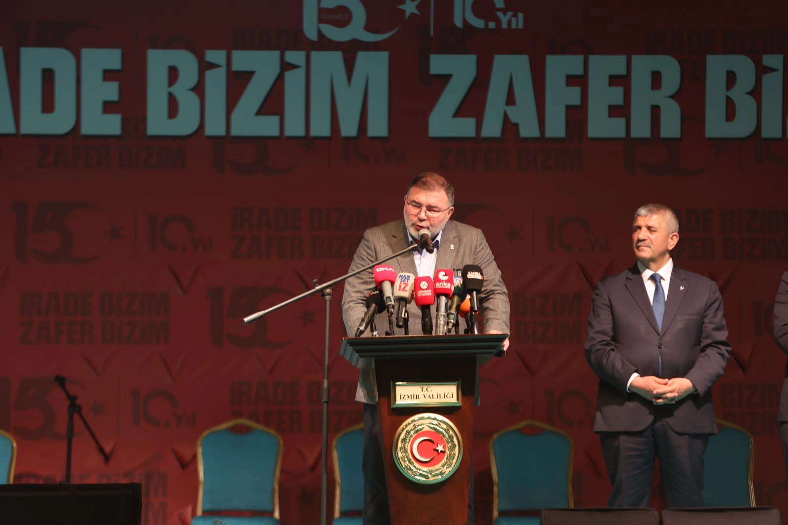 AK Partili Saygılı'dan Konak Meydanı'nda net mesaj: "15 Temmuz; bir milletin imanının, cesaretinin ve bağımsızlık karakterinin adıdır"