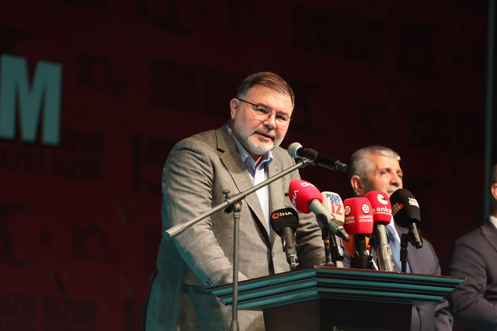 "Onlar okyanus ötesindeki terör baronuna güvendiler. Millet Cumhurbaşkanımız Sayın Recep