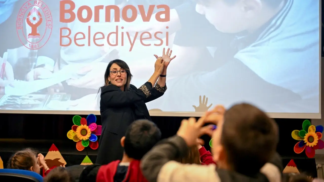 Okul sıralarında "akran zorbalığı" ve "duruş bozukluğu" alarmı! Uzmanlar Bornovalı gençler için sahada!