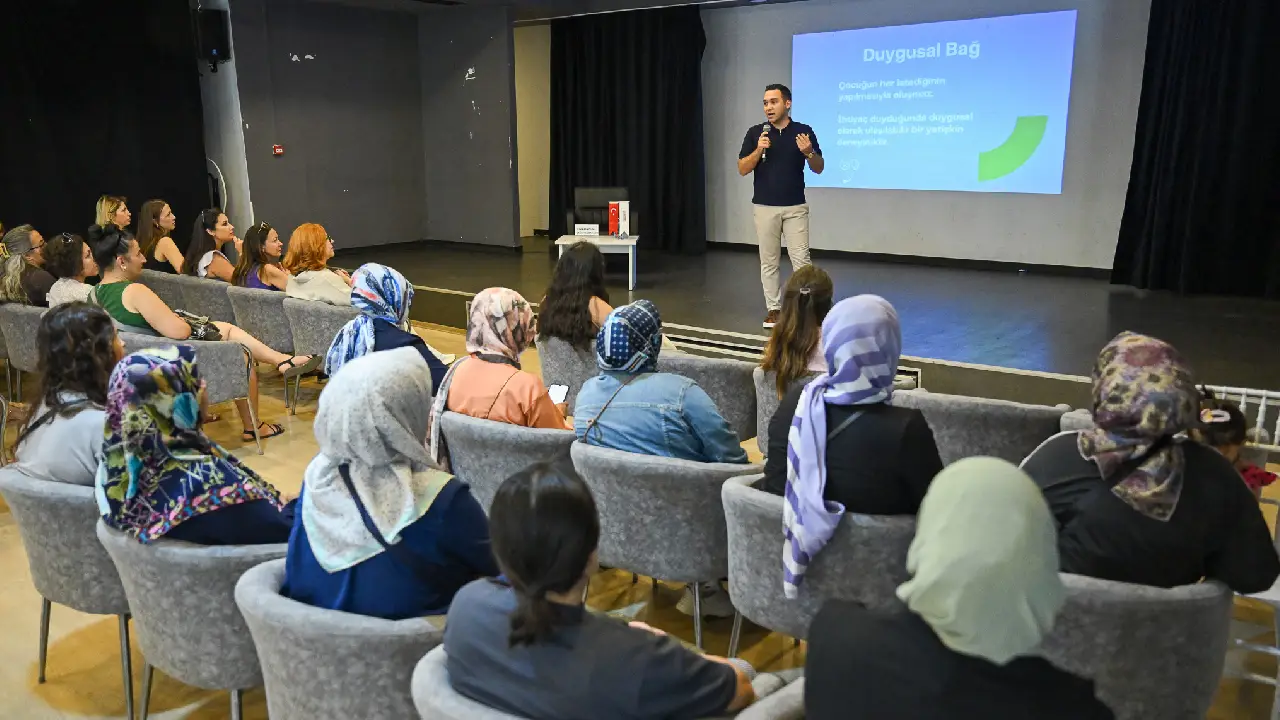 Bornova’da ebeveynlik şifreleri açıklandı! Uzman psikologlardan ergenlikteki agresifliğe karşı kritik uyarı!