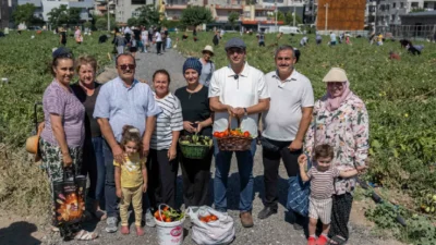Bornova Belediye Başkanı Ömer Eşki, ilçenin en büyük kent bostanı