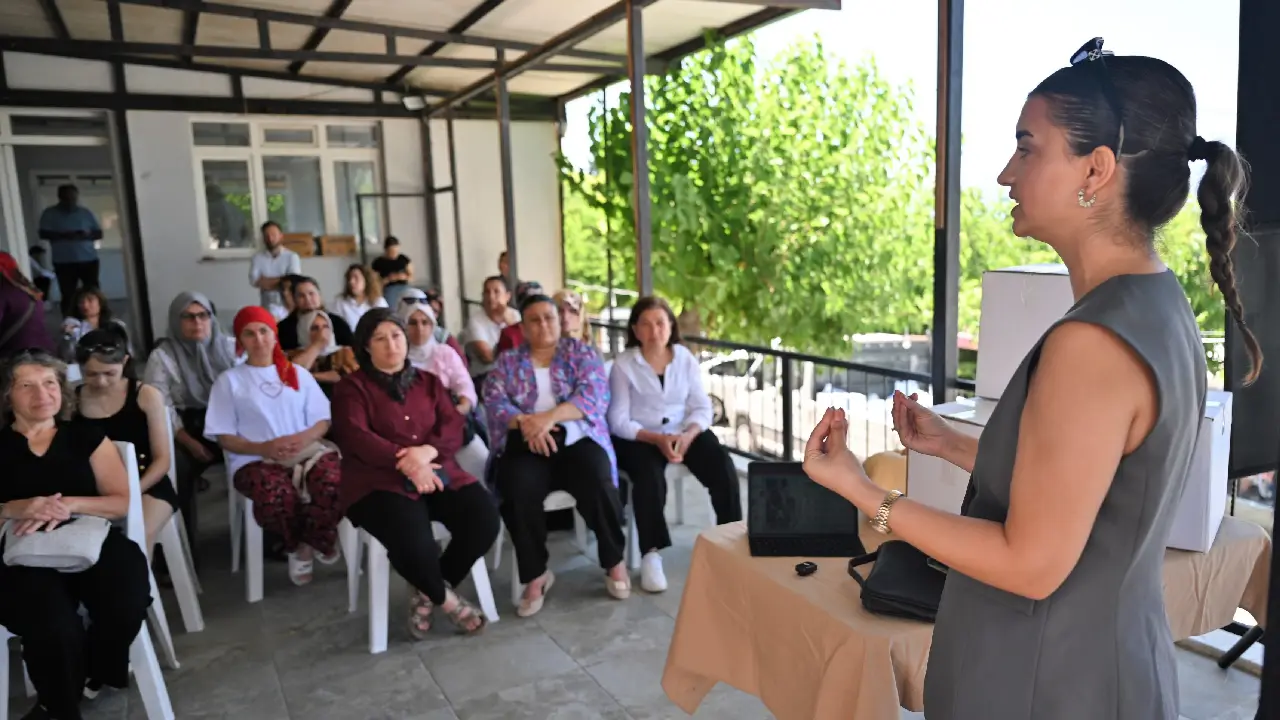 Lezzetin sırrı hijyende gizli: Bornova’da reçel festivali üreticilerine eğitim