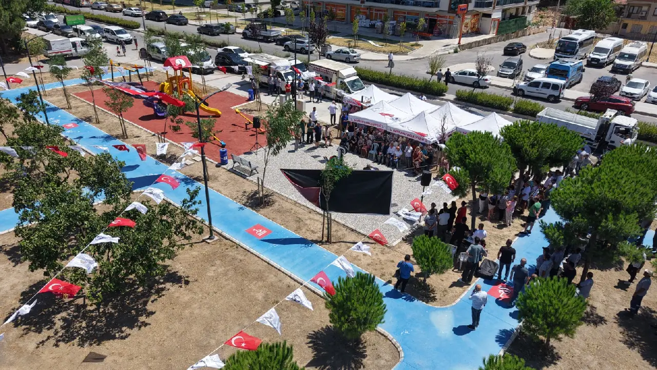 Bayraklı’da çifte çözüm: Hem yeşil alan hem otopark!