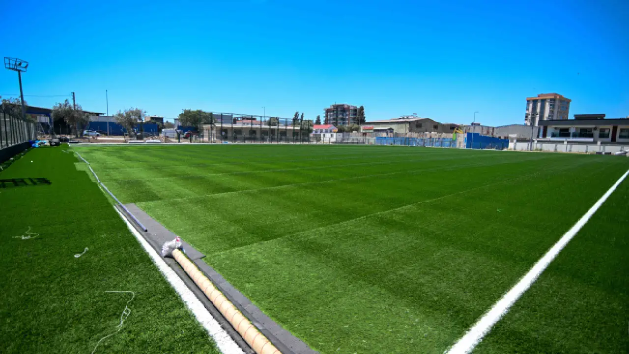 Bornova’da spora yatırım dönemi: Başkan Eşki’den gençlere tam destek!