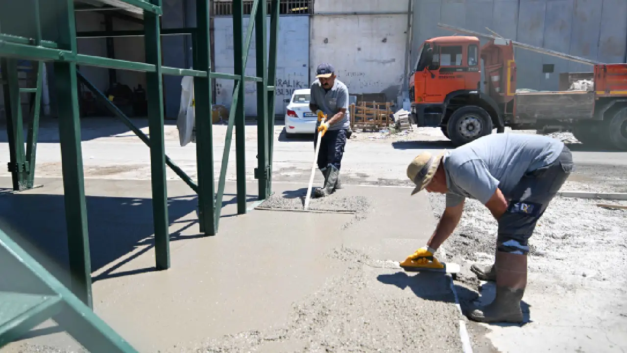 Bornova’da spora yatırım dönemi: Başkan Eşki’den gençlere tam destek!